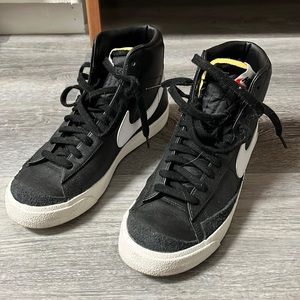 Nike Blazer ‘77 Mid Black and White. Size 9.5